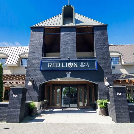 Red Lion Inn & Suites Abbotsford Exterior photo