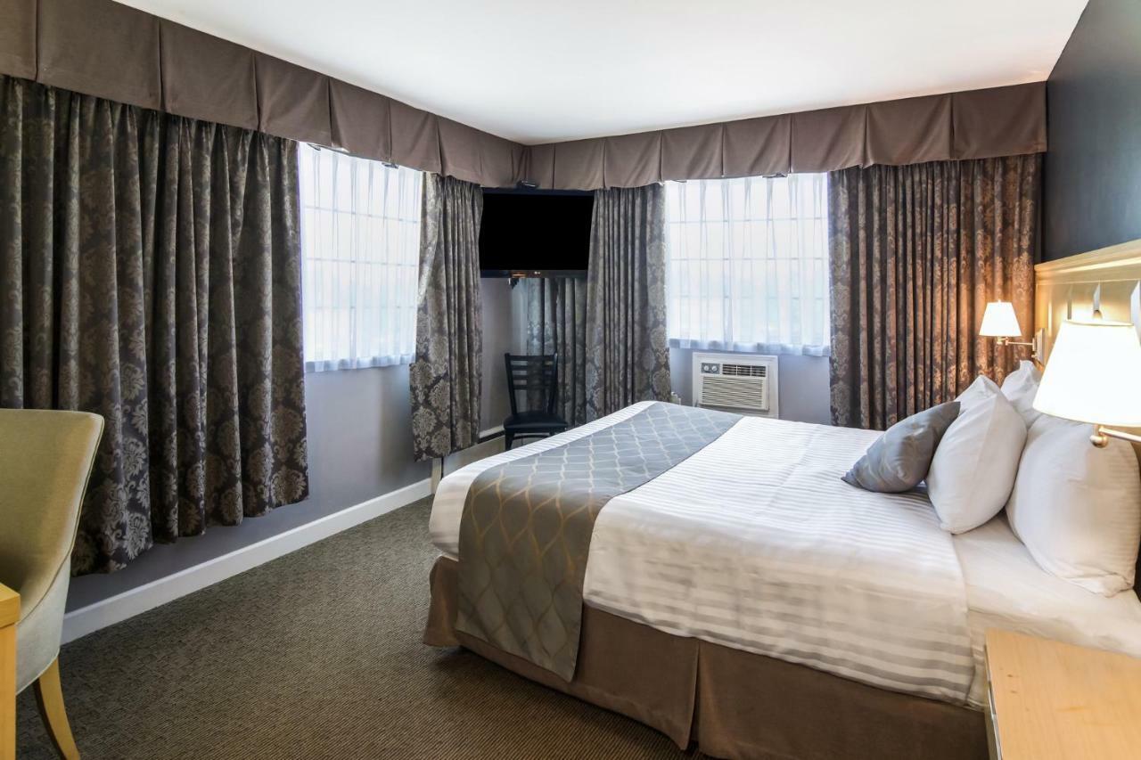 Red Lion Inn & Suites Abbotsford Exterior photo